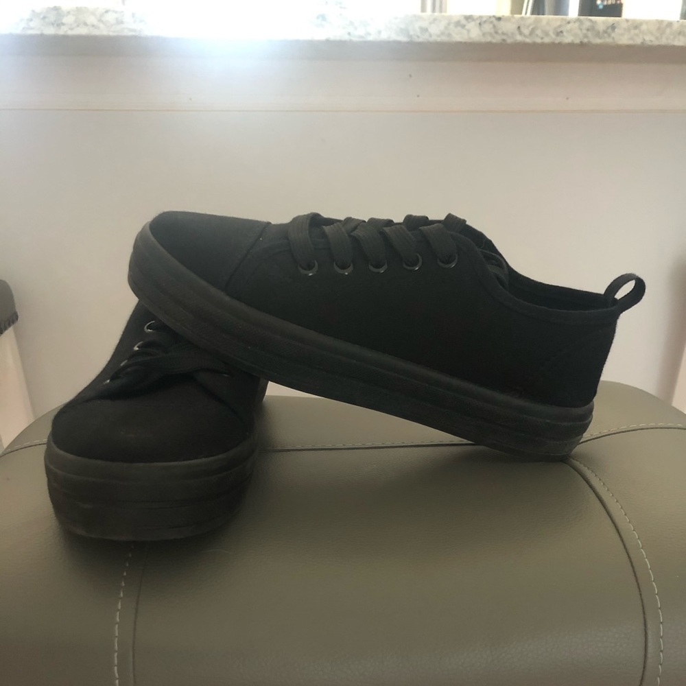 Like new!! Platform sneakers-all black sz 7/8